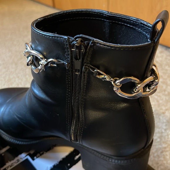 Dolce Vita Nelinda Chelsea Ankle Boot - Picture 8 of 10